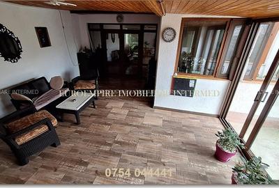 Casă cu 5 camere cu Garaj în Km 5 - 17