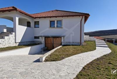 Casă cu 4 camere în Sub Coastă - 10