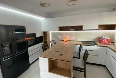 Casă individuală cu 5 camere cu Piscina în Tunari