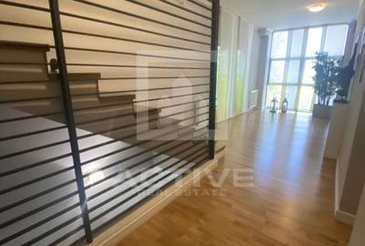 Casă individuală cu 10 camere în Central