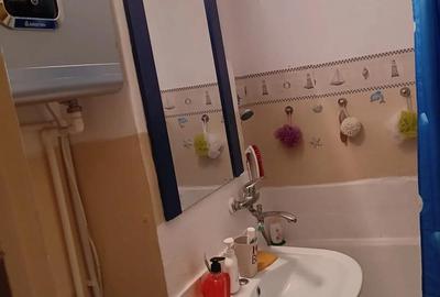 De vanzare apartament cu 3 camere Micro 38 - 1