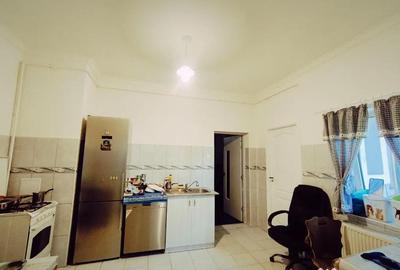Apartament cu 3 camere semidecomandat în Traian - 12