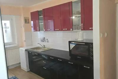 Ofer spre inchiriere apartament cu 2 camere decomandat