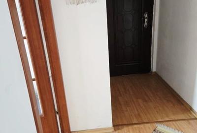 Vând apartament 2 camere Poarta 6 - 7