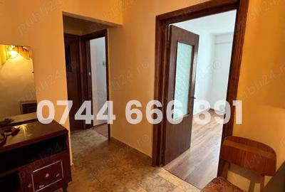 Apartament decomandat 3 camere, etaj 3, strada Maramures - 1