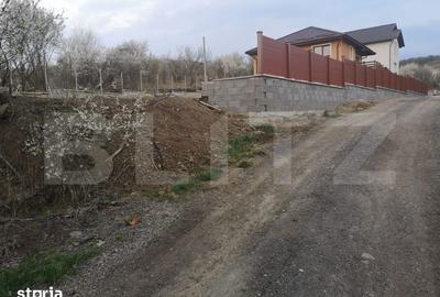Teren de 1000 mp, în Central - 4