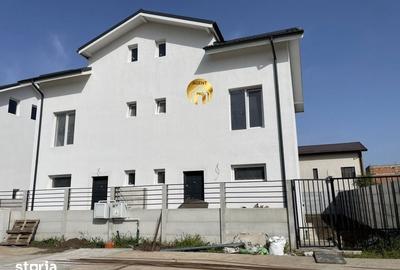 Casă cu 4 camere cu Teren 200 Mp în Central - 1