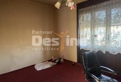Casă cu 3 camere cu Canalizare în Simeria - 1