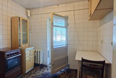 Apartament cu 3 camere decomandat în - 5