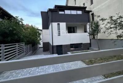 Casă cu 5 camere cu Teren 286 Mp în Central - 1