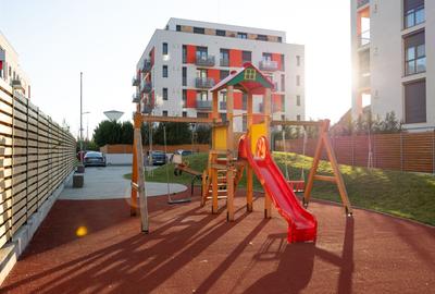 Apartament cu 2 camere semidecomandat, mobilat în Central