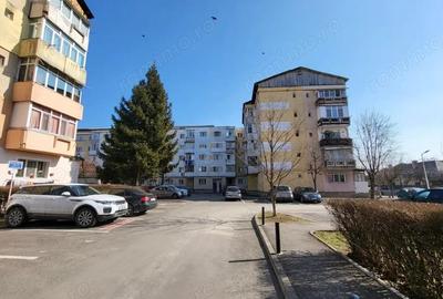 Vanzare apartament 3 camere, situat in Targu Jiu, strada Victoriei, zona Mall Vanzare apartament 3 camere, situat in Targu Jiu, strada Victoriei, zona Mall - 9
