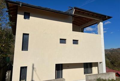 Pensiune noua de vanzare in Slanic Prahova – 400 mp utili, zona centrala, ideala - 1