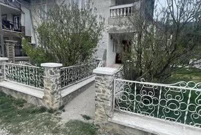 Casă cu Teren 2000 Mp în Central - 3