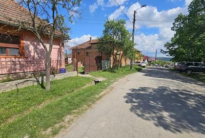 Casă cu 2 camere cu Teren 1427 Mp în Rogoz - 1