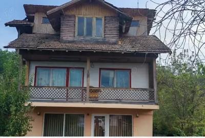 Vand casa cu etaj in localitatea Lapu?nic - 3