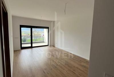 Apartament cu 4 camere decomandat, mobilat în Cristian
