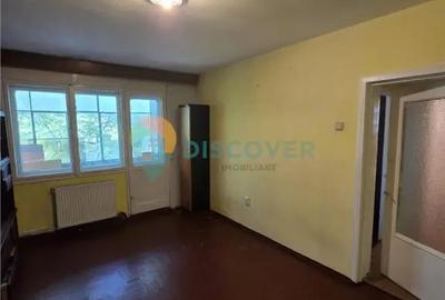 Apartament cu 2 camere semidecomandat în Podu Roș