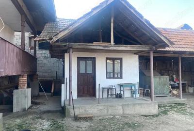 Casă cu Garaj în Șomănești - 11