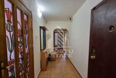 Apartament cu 3 camere decomandat, mobilat în Girocului