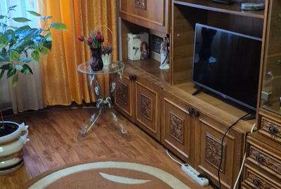 Apartament cu 2 camere decomandat în Micro 12