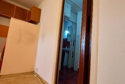 Proprietar  ofer garsoniera mica,  180 euro - 7