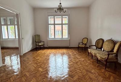 Casă cu 4 camere în Exterior Vest - 3