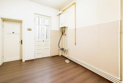 Refugiu interbelic cu 3 camere - 90 mp utili - Curte interioara - 14