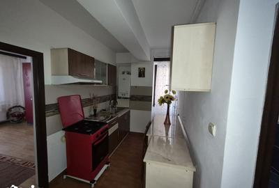 Apartament cu 3 camere în Podu Roș - 1