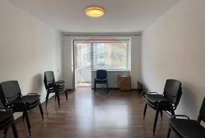 Apartament cu 4 camere decomandat în P-ța Victoriei - 4