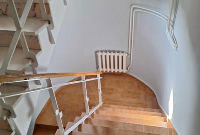 Casă cu 4 camere în Central - 2