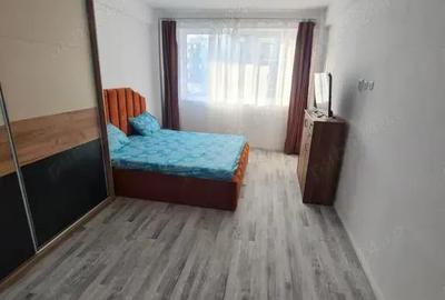 Inchiriez apartament cu 3 camere la etajul 1