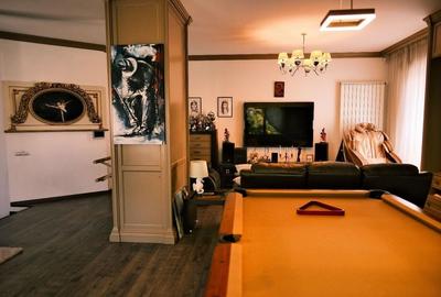 VILA ARCUL DE TRIUMF - 18