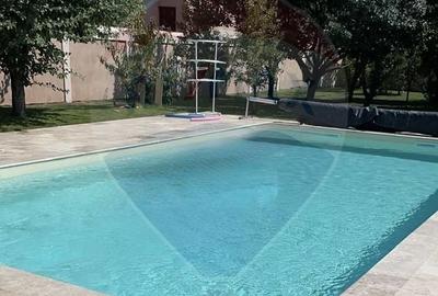 Casă cu 6 camere cu Teren 1325 Mp în Central