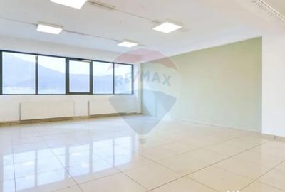 Spațiu comercial, de 1,000 mp, în Calea București - 13