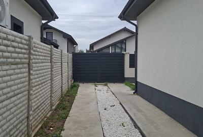 Casă cu 4 camere cu Teren 250 Mp în Malu Mare - 5