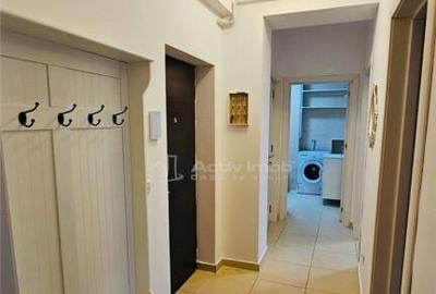 Apartament cu 2 camere decomandat în Tractorul