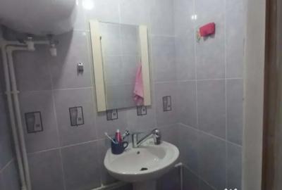 Garsonieră în Vest