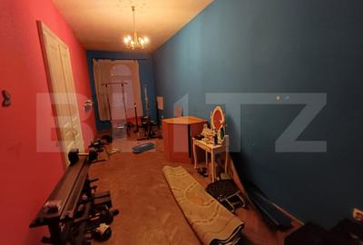 Casă cu 5 camere cu Garaj în Central - 1