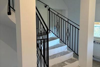 Casă cu 4 camere cu Teren 180 Mp în Central - 3