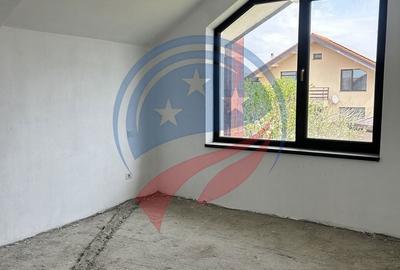 Casă cu 5 camere cu Teren 511 Mp în Malu Mare - 3