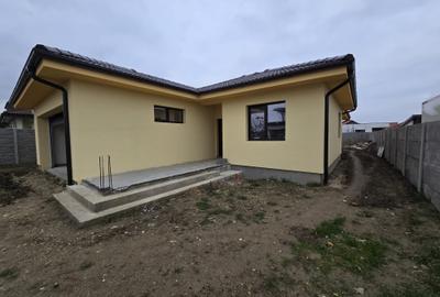 Casă individuală cu 4 camere în Moșnița Nouă