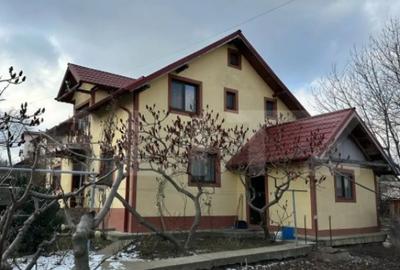 Casă cu 5 camere cu Teren 600 Mp în Central - 3