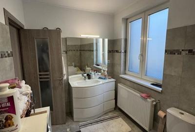 Casă cu 7 camere cu Teren 670 Mp în Recea - 1