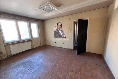 Apartament cu 3 camere semidecomandat în Central - 3