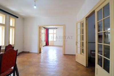 Apartament cu 3 camere semidecomandat în P-ța Unirii