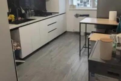 Apartament cu 3 camere decomandat în Tractorul - 5