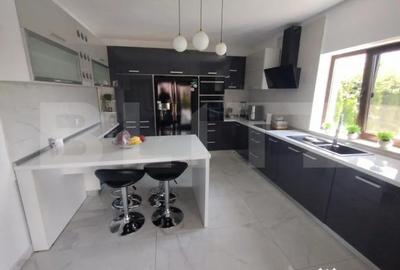 Casă cu 4 camere cu Teren 2800 Mp în Satu Nou - 2