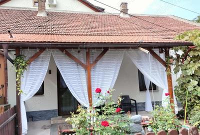 Proprietar vand casa individuala cu curte comuna, compusa din 3 camere, situata in zona Mehala - 1