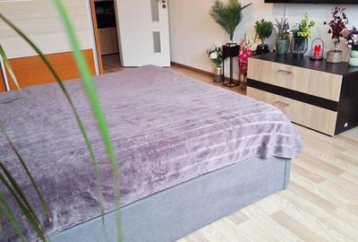 Garsonieră decomandată în Sud